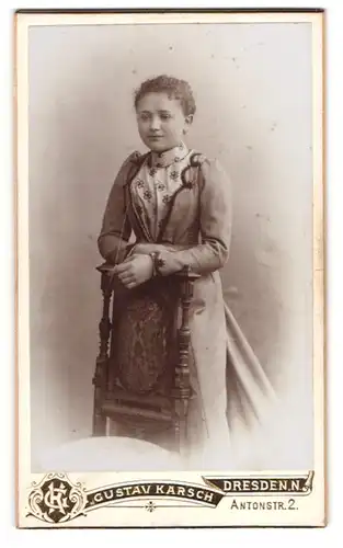 Fotografie Gustav Karsch, Dresden-N., Antonstr. 2, Junge Dame im Kleid