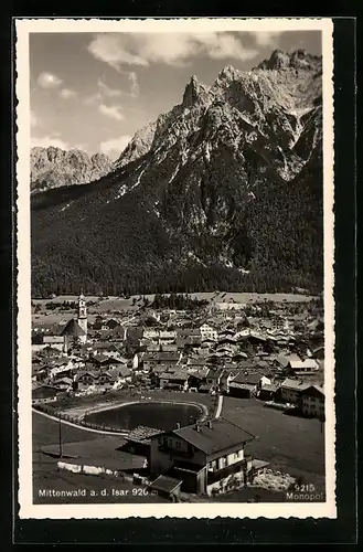 AK Mittenwald /Isar, Ortsansicht mit Bergpanorama