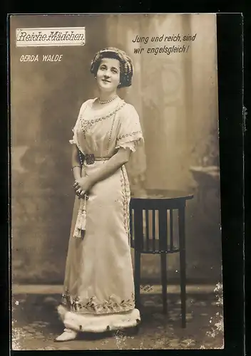 AK Operette Reiche Mädchen, Jung und reich..., Schauspielerin Gerda Walde