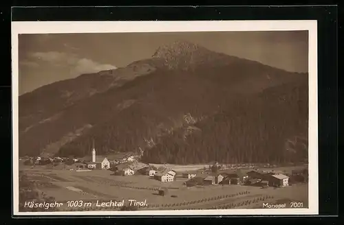 AK Häselgehr /Lechtal, Gesamtansicht mit Berg