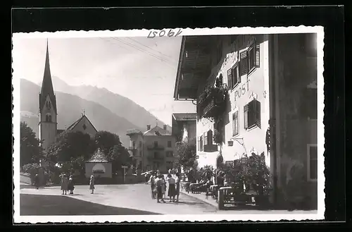 AK Mayrhofen, Ortspartie mit Gasthof zum Stern / Post, Passanten und Kirche