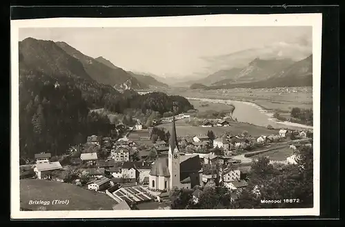 AK Brixlegg, Teilansicht des Ortes mit Kirche im Mittelpunkt