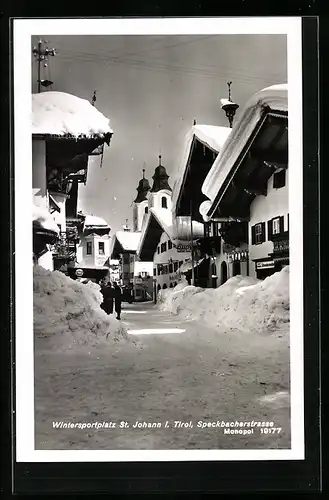 AK St. Johann, Speckbacherstrasse mit Geschäften im Schnee