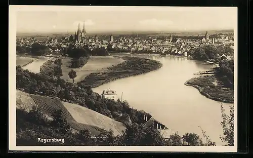 AK Regensburg, Stadtansicht mit Flusslauf