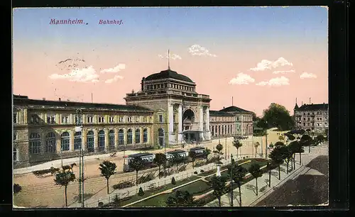 AK Mannheim, Strassenbahn vor dem Bahnhofsgebäude