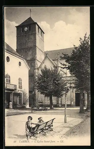 AK Tarbes, L'Église Saint Jean, Kinder auf Bank sitzend