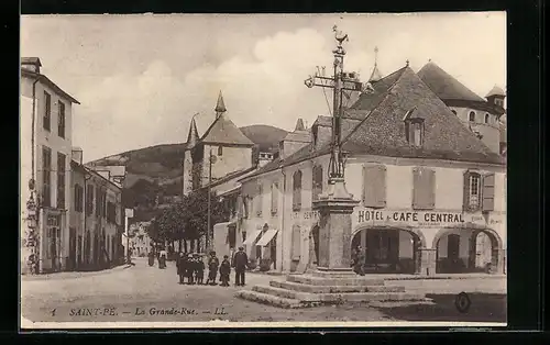 AK Saint-Pé, La Grande-Rue, Hotel & Café Central