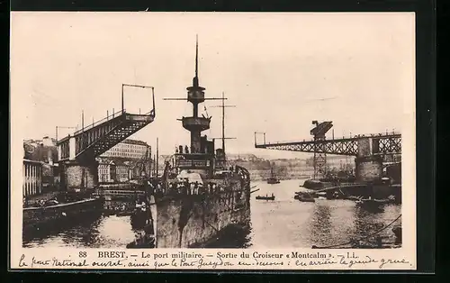 AK Brest, Le port militaire, Sortie du Croiseur Montcalm
