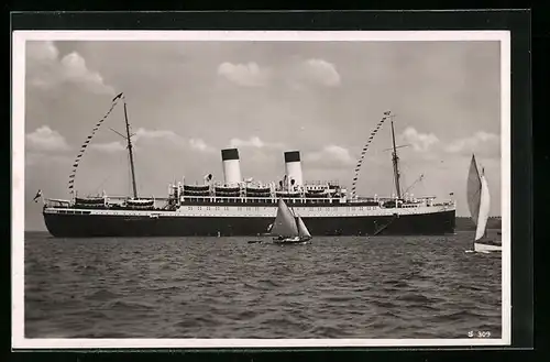 AK Passagierschiff Monte Olivia mit Segelbooten