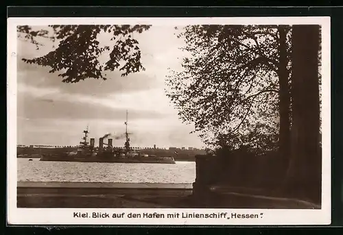 AK Kiel, Blick auf den Hafen mit Linienschiff Hessen, Kriegsschiff