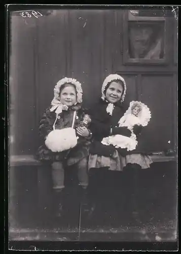 Fotografie glückliche Mädchen mit Puppe, Doll