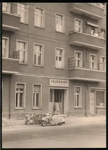 Fotografie unbekannter Fotograf, Ansicht Berlin-Friedrichshain, Ebertystrasse 42, Jalousien-Laden Ernst Richter