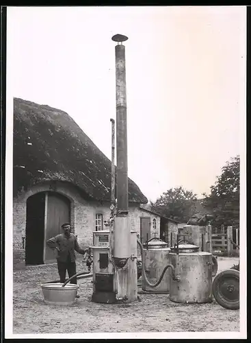 Fotografie Bauer mit Viehfutter-Dämpfer der Firma Buschmann aus Lommatzsch