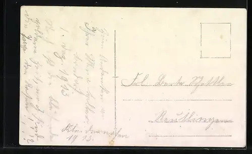 Foto-AK Zwei junge Damen mit Pferd in einem Hof, 1913