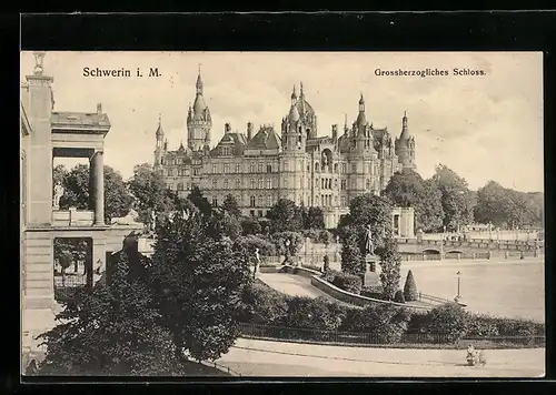 AK Schwerin i. M., Blick auf Grossherzogliches Schloss