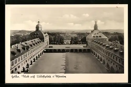 AK Gotha, Blick auf Schlossplatz und Museum