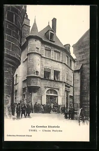 AK Ussel, L`Ancien Presbytere mit Besuchern