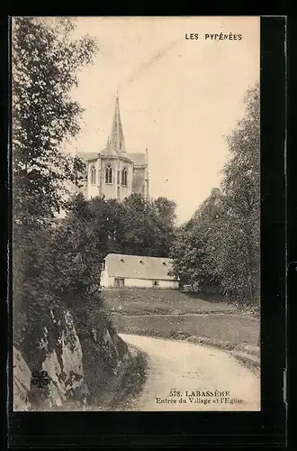 AK Labassère, Entrée du Village et l`Eglise