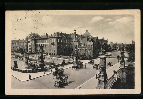 AK Berlin, Kaiser-Wilhelm-Brücke mit Schloss