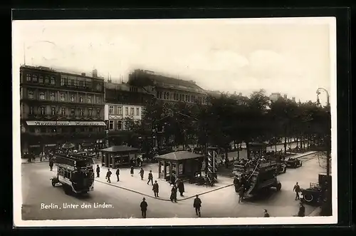 AK Berlin, Strassenbahnen vor dem Restaurant Kranzler Unter den Linden