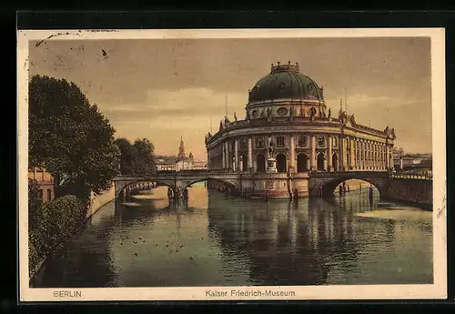 AK Berlin, Kaiser-Friedrich-Museum, vom Wasser gesehen
