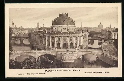 AK Berlin, Kaiser Friedrich Museum auf der Museumsinsel mit Spreepartie