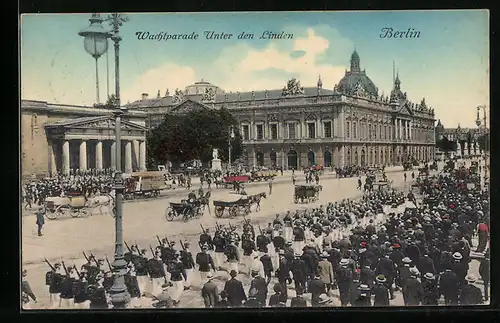 AK Berlin, Wachtparade auf der Strasse Unter den Linden