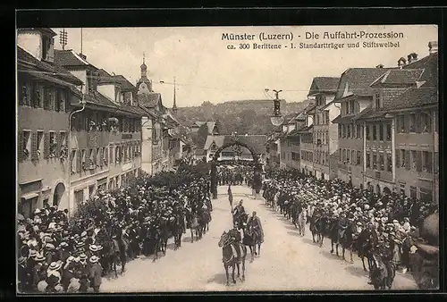 AK Münster, Die Auffahrt-Prozession aus der Vogelschau, Standartträger und Stiftsweibel