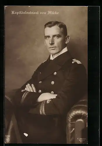 AK Portrait Kapitänleutnant von Mücke in Uniform, 1. Offizier kleiner Kreuzer S.M.S. Emden