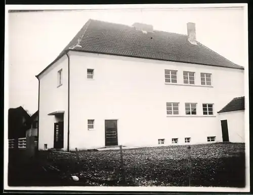 Fotografie unbekannter Fotograf, Ansicht Erbach-Dellmensingen, Schule, Schulhaus Neubau 1930