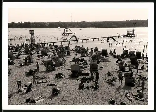 Fotografie unbekannter Fotograf, Ansicht Berlin, Badegäste im Strandbad Wannsee