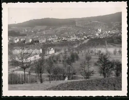 Fotografie unbekannter Fotograf, Ansicht Lörrach, Panorama der Ortschaft