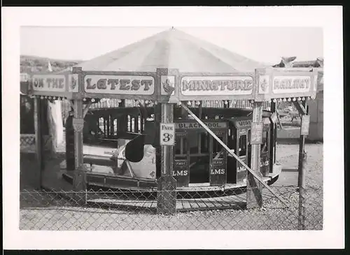 Fotografie England Fair, Rummel-Kirmes-Volksfest, Eisenbahn-Karussell / Fahrgeschäft, Miniature Railway Carousel