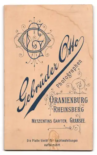 Fotografie Gebrüder Otto, Oranienburg, Säugling im Taufkleid