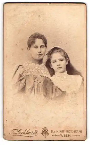 Fotografie Fritz Luckhardt, Wien-Leopoldstadt, Taborstrasse 18, Hotel National, Bürgerliche mit ihrer hübschen Tochter