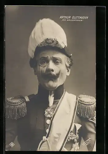 AK Operette Ein Walzertraum, Schauspieler Arthur Guttmann in Uniform mit Monokel