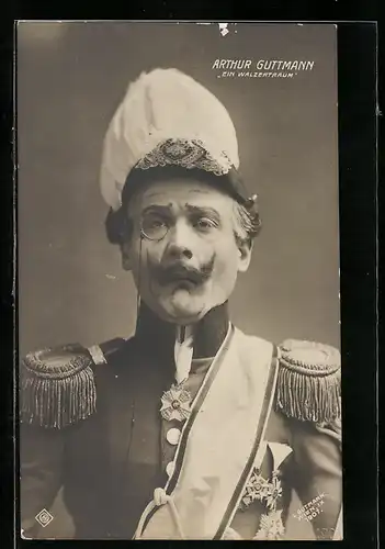 AK Operette Ein Walzertraum, Schauspieler Arthur Guttmann in Uniform mit Monokel