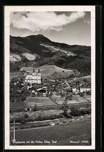 AK Hopfgarten /Tirol, Ortsansicht mit Hohen Salve