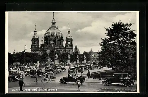 AK Berlin, Dom und Schlossbrücke mit vielen Automobilen