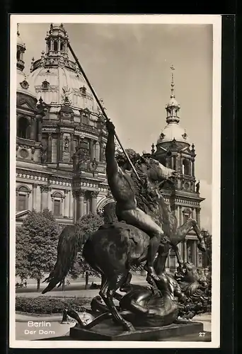 AK Berlin, Der Dom mit Statue im Vordergrund