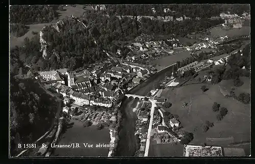 AK St. Ursanne, Fliegeraufnahme auf Ort mit Fluss und Brücke und Umgebung