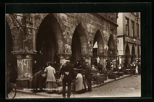 AK Münster i. W., Markttag am Rathausbogen