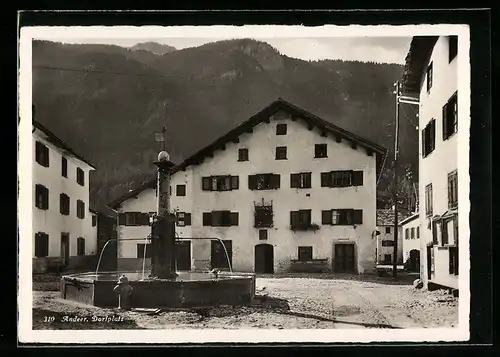 AK Andeer, Dorfplatz mit Brunnen