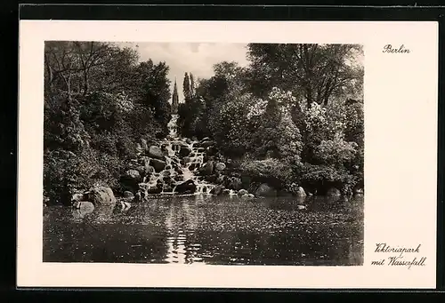 AK Berlin-Kreuzberg, Viktoriapark mit Wasserfall