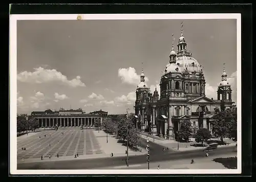 Foto-AK Berlin, Altes Museum mit Lustgarten und Dom