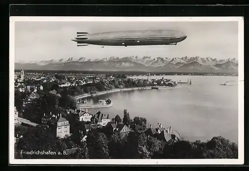 AK Friedrichshafen a. B., Luftschiff LZ 127 Graf Zeppelin über der Stadt