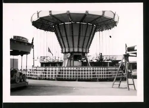 Fotografie unbekannter Fotograf, Ansicht Southsea, Clarence Pier Park, Karussell, Kettenkarussell, Fahrgeschäft, Rummel