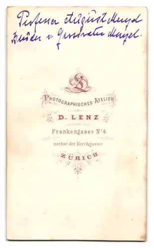 Fotografie D. Lenz, Zürich, Portrait betagter Herr mit grauem Haar im Anzug mit Fliege