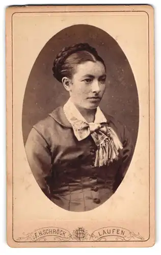 Fotografie F. H. Schröck, Laufen a. d. Salzach, Junge Dame mit Flechtfrisur