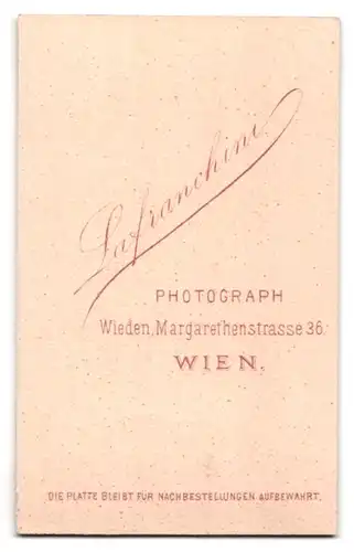 Fotografie Lafranchini, Wien-Wieden, Margarethenstr. 36, Junge Dame mit Hochsteckfrisur und Kreuzkette